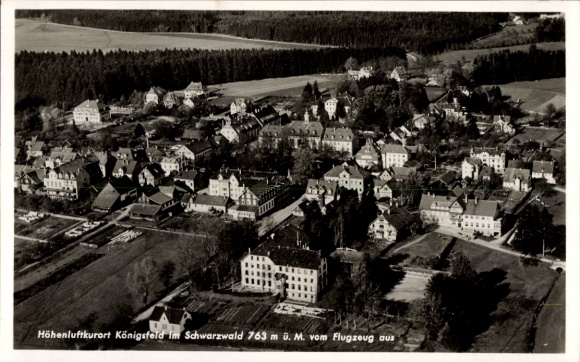 Ak Königsfeld im Schwarzwald Baden, Luftaufnahme, Höhenluftkurort, Schwarzwald, 763 m, Flugzeugau
