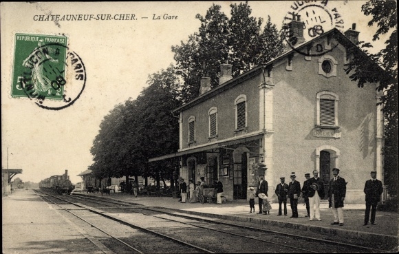 Postcard Chateauneuf sur Cher, railway station