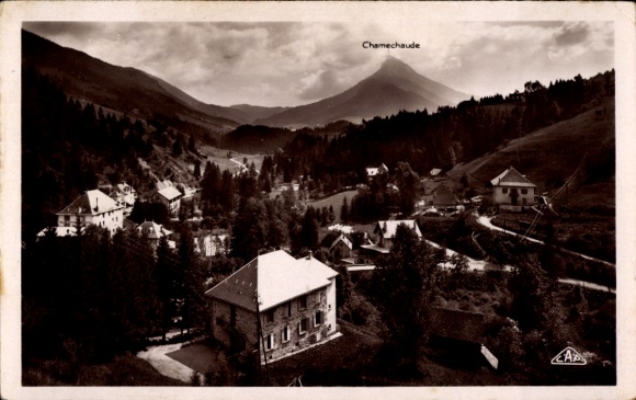 Ak Saint Pierre de Chartreuse Isère, Blick auf den Chamechaude, Gesamtansicht