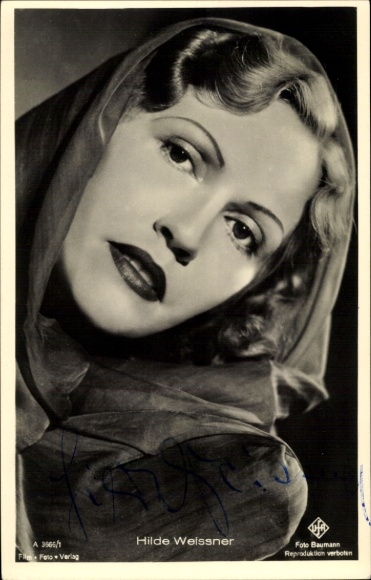 Postcard actress Hilde Weissner, portrait, scarf, autograph