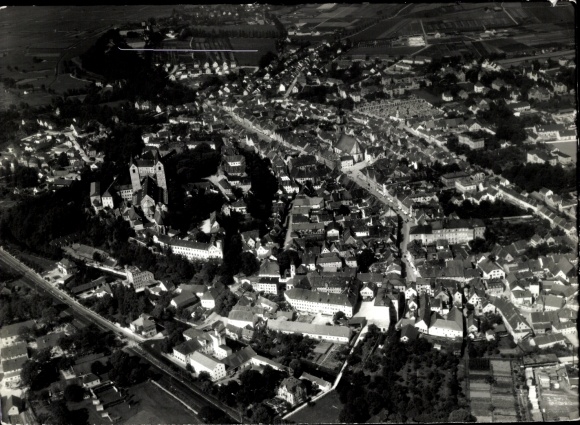 Ak Freising in Oberbayern, Auf dem Bild ist ein schwarz-weiß Luftbild der Stadt Freising zu se...