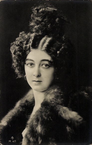 Postcard French dancer, portrait