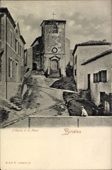 Ak Biriatou Pyrénées Atlantiques, Kirche, Platz, Straßenansicht,  Architektur