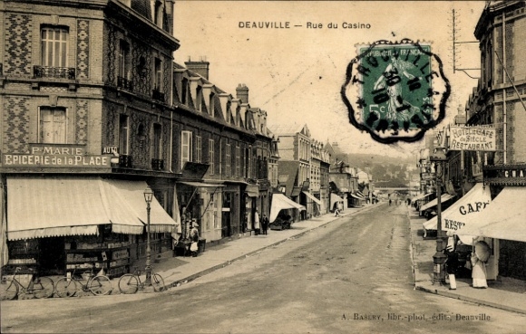 CPA Deauville La Plage Fleurie Calvados, Rue du Casino