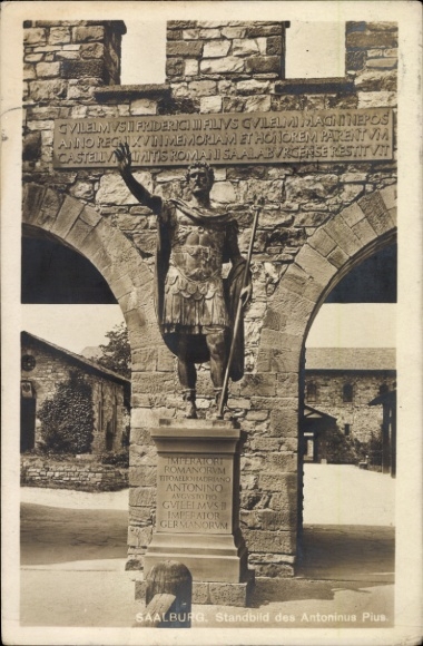 Postcard Saalburg in Thuringia, statue of Antoninus Pius, Latin text, Saalburg