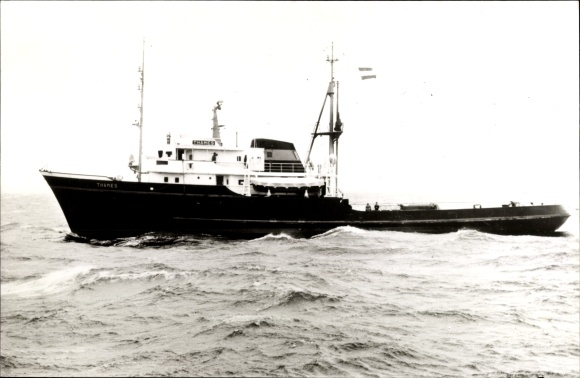 Ak sleepboot MT Thames op zee, L. Smit & Co.