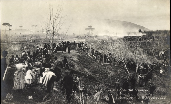 Postcard Boscotrecase Campania, Vesuvius Eruption, Inhabitants, Flüchtende Einwohner, Vesuvausbruch 1906