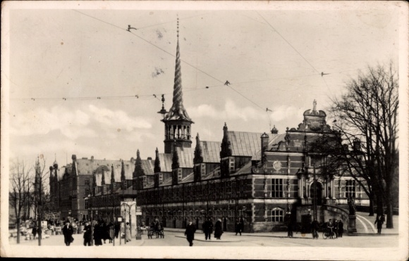 KP København Kopenhaga Dania, Kopenhaga, Giełda, Børsen, budynek, tłum