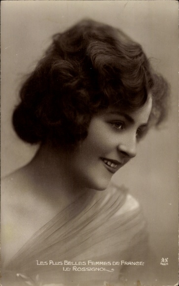 Postcard The most beautiful women in France, the nightingale