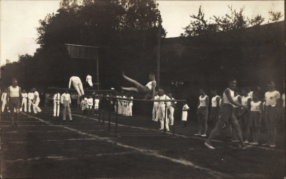 Photo Lunzenau in Saxony, gymnasts on the sports field