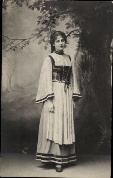 Postcard Actress Lotte Medelsky, portrait