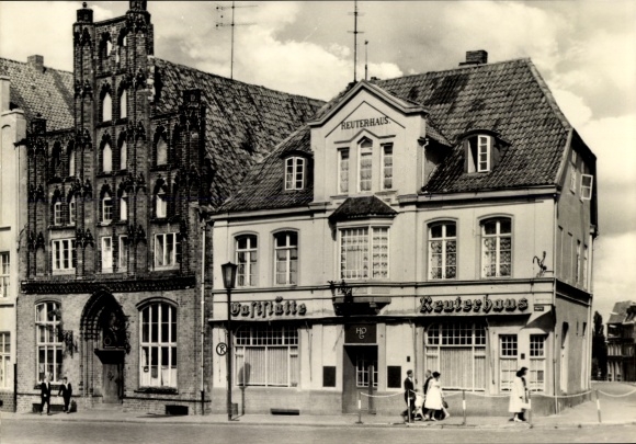 Postcard Hanseatic City of Wismar, Reuterhaus, Old Swede, architecture, black and white photo