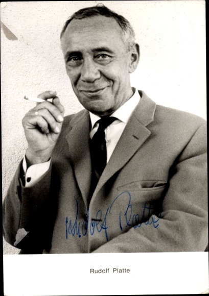 Postcard actor Rudolf Platte, portrait with cigarette, autograph