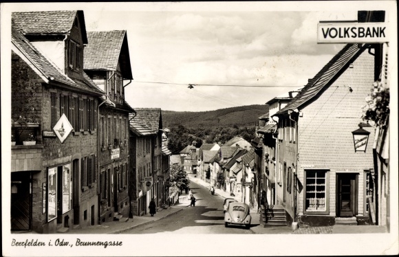 Postcard Beerfelden Oberzent im Odenwald, Brunnengasse, Volksbank, VW