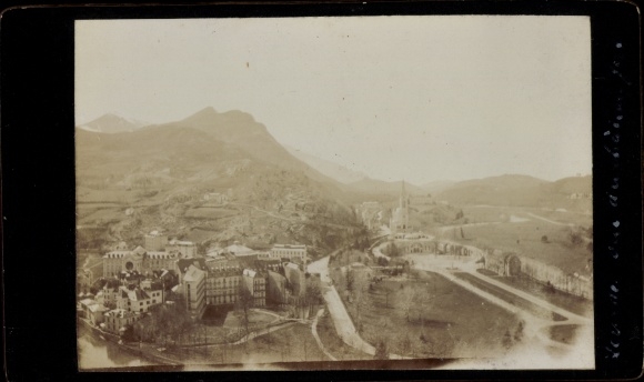 Photo Lourdes Hautes Pyrénées, view of the village