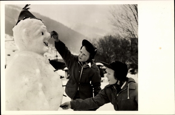 Postcard Princess Beatrix of the Netherlands, Princess Irene, St. Anton Tirol, Schneemann