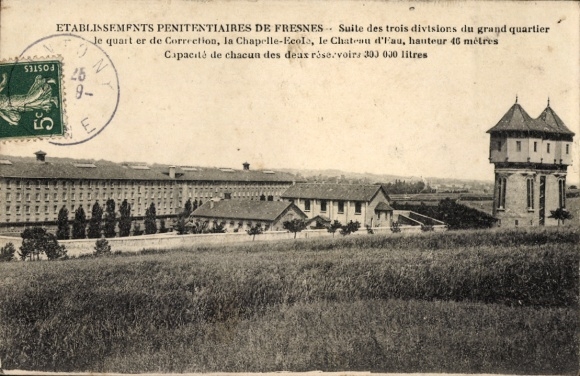 Ak Fresnes Val de Marne, Gefängnisanlagen, Gebäude, grünes Feld, Turm, französischer Text