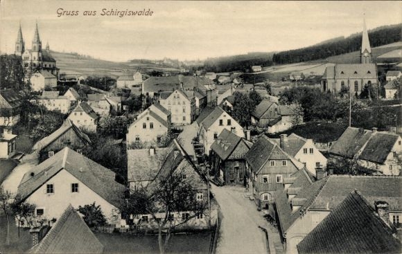 Ak Schirgiswalde Kirschau in der Lausitz, Blick auf  Häuseransichten, Kirchen im Hintergrund