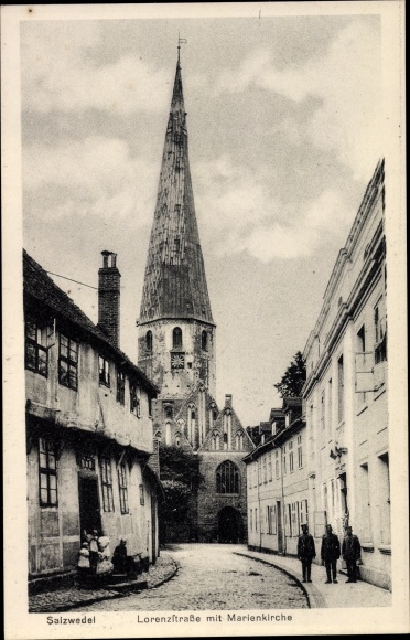 Ak Salzwedel in de Altmark, Lorenzstraße met Marienkirche