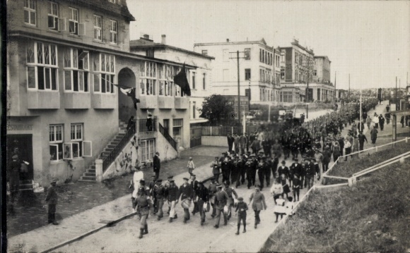 Foto: KP Wangerooge, żołnierze z Batalionu Morskiego wyruszają do służby we Flandrii, Hotel Fresena