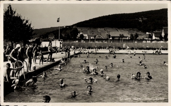 Foto Ak Baden Kanton Aargau Schweiz, Terrassen-Schwimmbad, Badegäste
