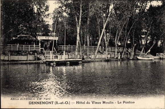 Postcard Follainville Dennemont Yvelines, Hotel du Vieux Moulin, Le Ponton, dock at the restaurant