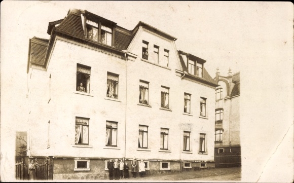 Photo Postcard Wilkau Haßlau in Saxony, residential building, residents