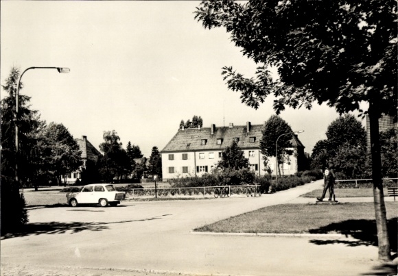 Postcard Blankenfelde in Brandenburg, Karl Liebknecht Platz, Trabant