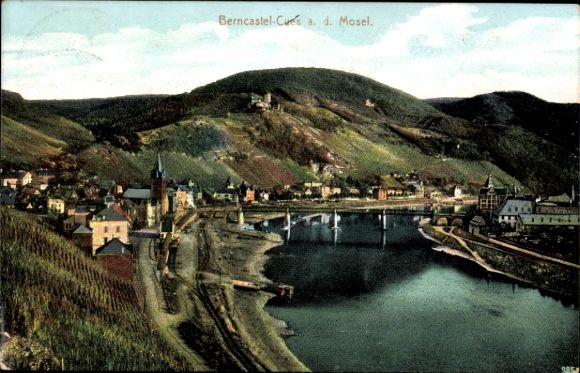 Ak Bernkastel Kues in de Moezelvallei, uitzicht op de stad en omgeving, rivier, brug