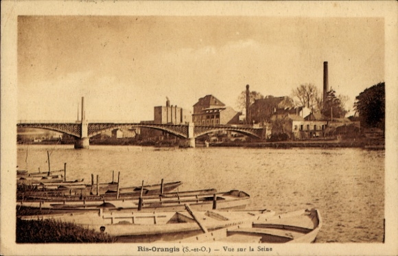 Ak Ris Orangis Essonne, Blick zur Seine, Boote, Brücke, Schornstein