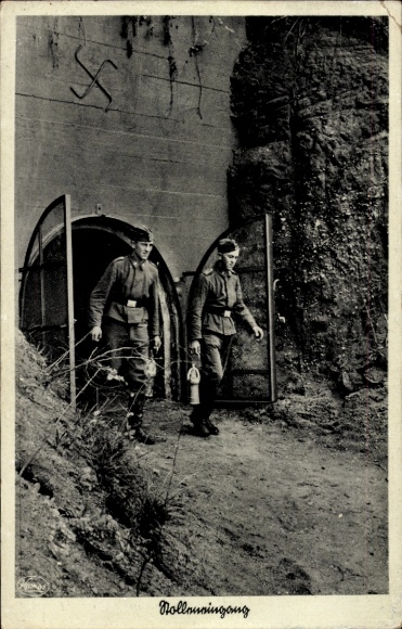 Ak Der Westwall, Luftverteidigungszone West, Soldaten verlassen einen Stollen, Wehrmacht