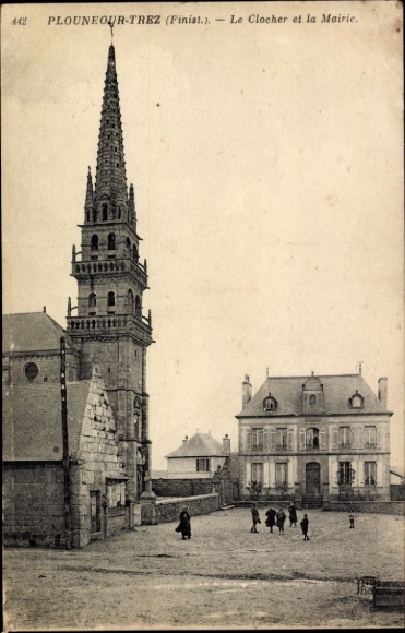 CPA Plouneour Trez Finistère, Le Clocher et la Mairie