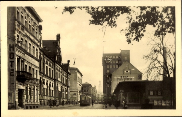 Ak Gera in Thüringen, Stadtansicht mit Straßenbahn,  Gebäude, Uhrenturm