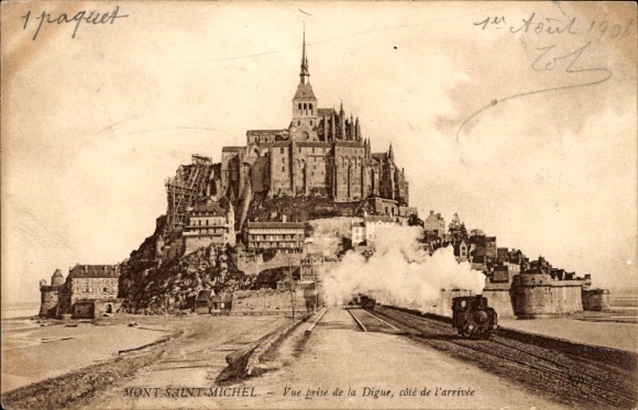Ak Le Mont Saint Michel Manche, Blick vom Deich zur Stadt, Dampflok
