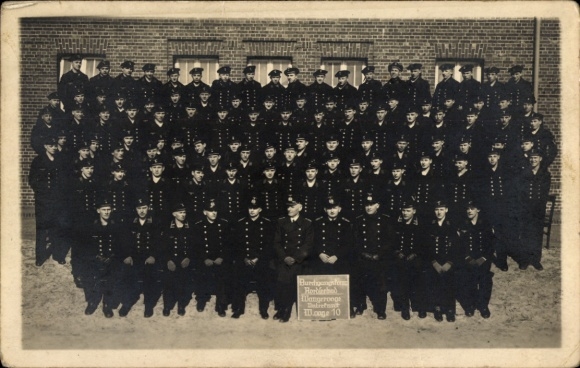 foto Ak Noordzeebadplaats Wangerooge, Duitse luchtmacht, soldaten in uniform, groepsfoto maart 1942