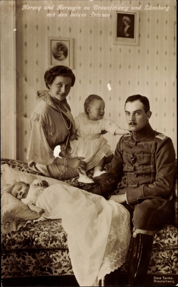 Ak Prinzessin Victoria Luise von Preußen, Herzog Ernst August von Braunschweig, Prinzen