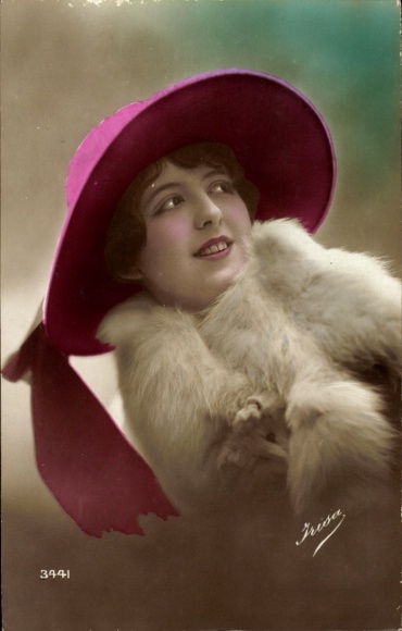 Postcard woman portrait, hat, fur stole