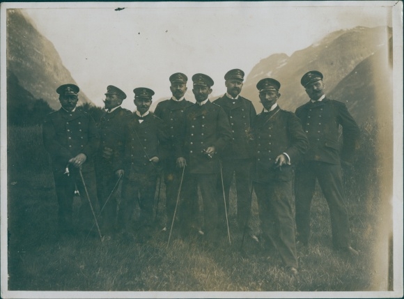 Photo Officers of the warship SMS Berlin, Norway voyage 1910, Imperial Navy, naval uniform
