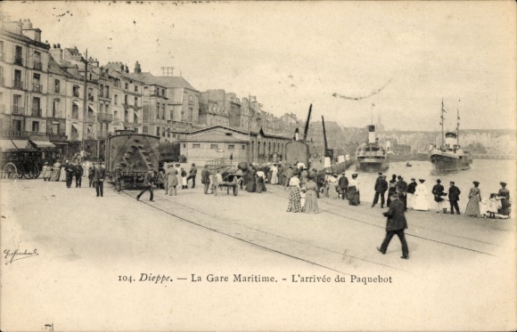 Ak Dieppe Seine Maritime,  Gare Maritime, Ankunft des Paquebots, Menschenmenge, Schiffe