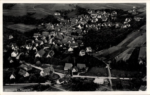 Ak Bittenfeld Waiblingen in Württemberg, Luftaufnahme von  viele Häuser, ländliche Umgebung