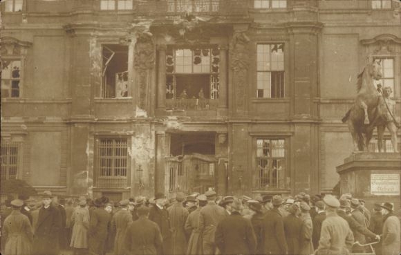 Foto Ak Berlin Mitte, Zerstörungen am Marstall, Revolution Dezember 1918, Januar 1919, Spartakus