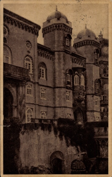 KP Sintra Cintra Portugalia, Budynek historyczny, Architektura w stylu mauretańskim, okna, wieże,