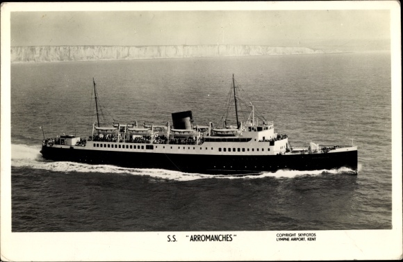 Ak SS Arromanches, SNCF, veerboot op zee, kliffen van Dover