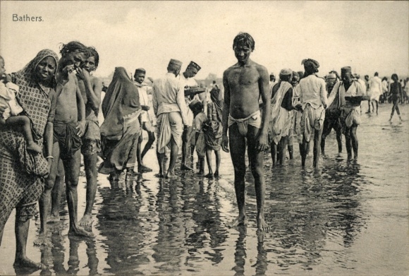 KP India, ludzie w wodzie