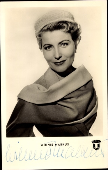 Postcard actress Winnie Markus, portrait with hat, autograph