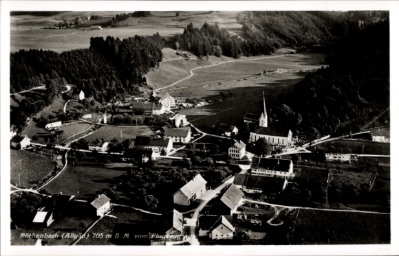 Ak Röthenbach im Allgäu, luchtfoto van groen landschap, kerk, gebouwen