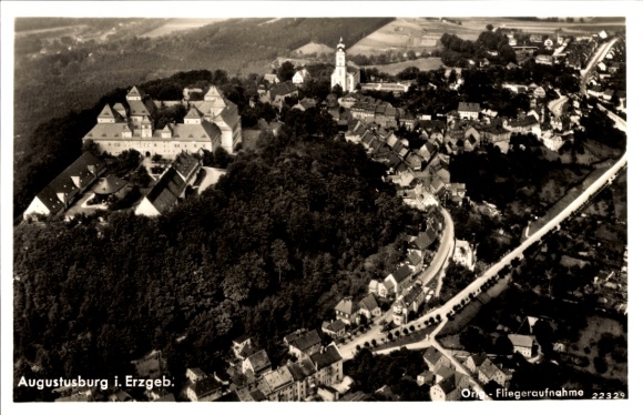 Ak Augustusburg im Erzgebirge, Fliegeraufnahme, Schloss
