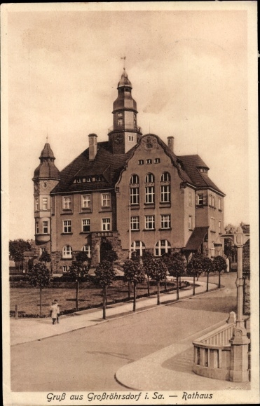 Postcard Großröhrsdorf Sachsen, part of the street with a view of the town hall