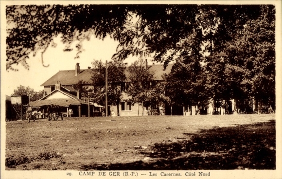 CPA Ger Pyrénées-Atlantiques, Camp, Les Casernes