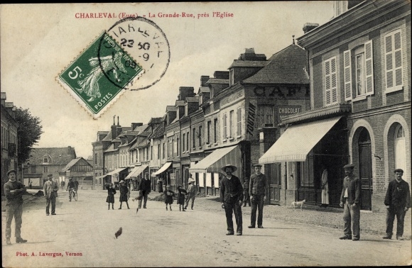 Postcard Charleval Eure, La Grande Rue, near the Church, inhabitants, Café